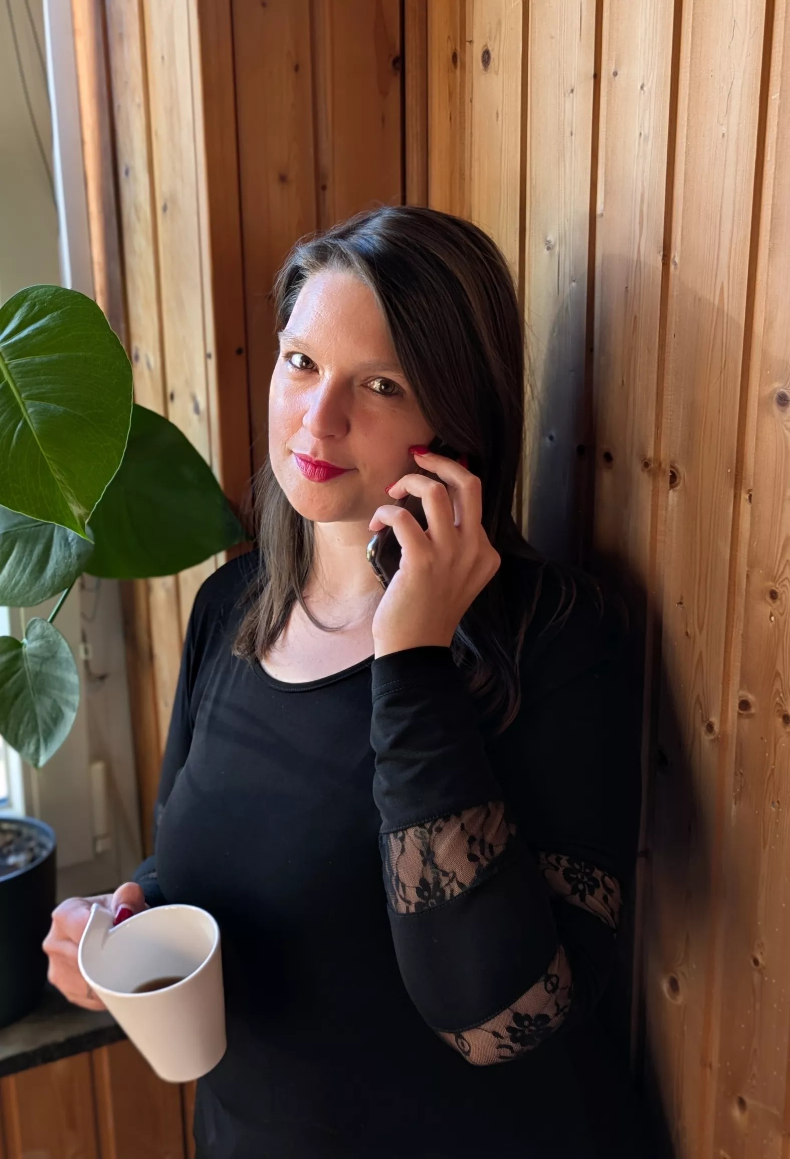 Isabell Menzl am Telefon